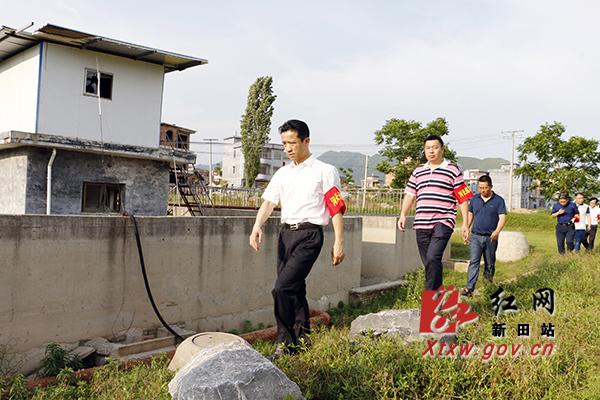 說明: 新田：秦山成深入庫區(qū)指導(dǎo)飲用水源地環(huán)境保護工作